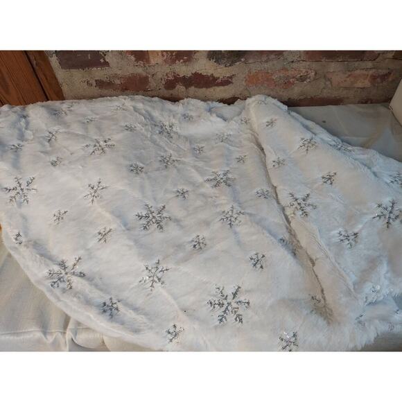 Unbranded Other - Faux Fur Christmas Tree Skirt White Plush Silver Sequin Snowflake Holiday Decor